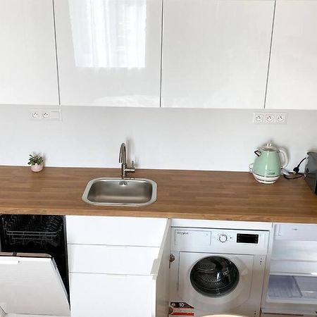 Cute Studio In Old Town Братислава Екстериор снимка