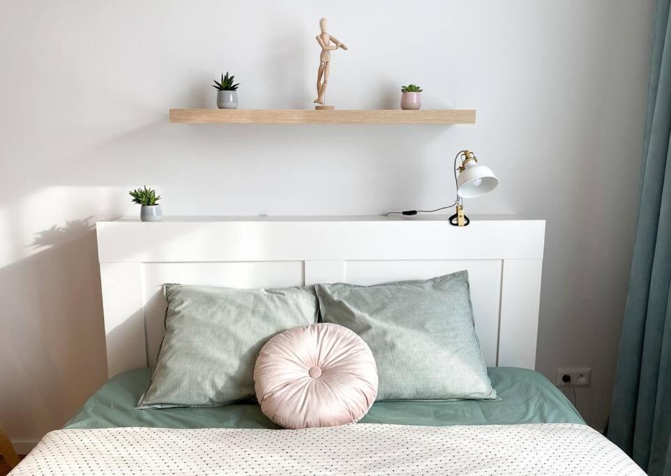 Cute Studio In Old Town Братислава Екстериор снимка