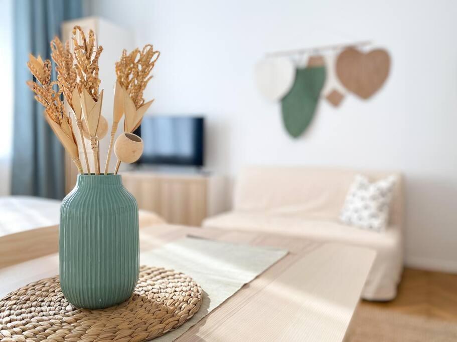 Cute Studio In Old Town Братислава Екстериор снимка