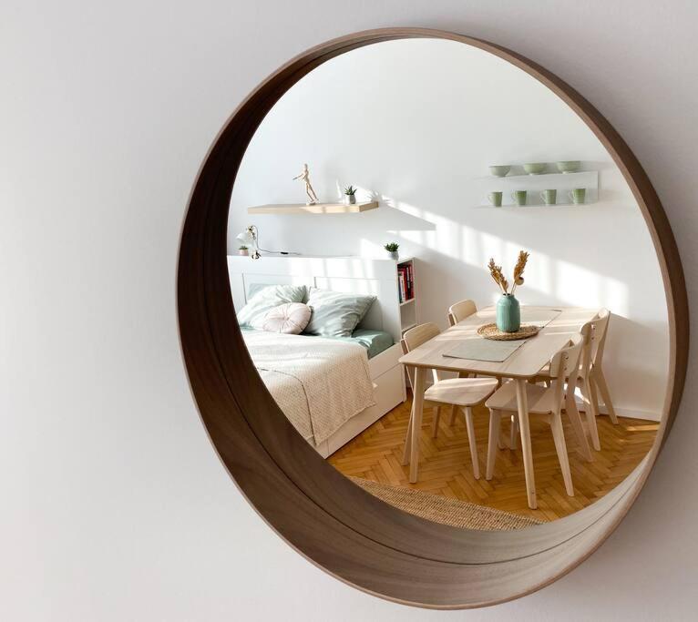 Cute Studio In Old Town Братислава Екстериор снимка